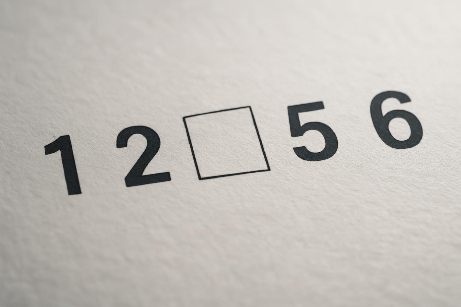 A számsorban egy hiányzó szám látható, amely a logikai kihívásokra utal.